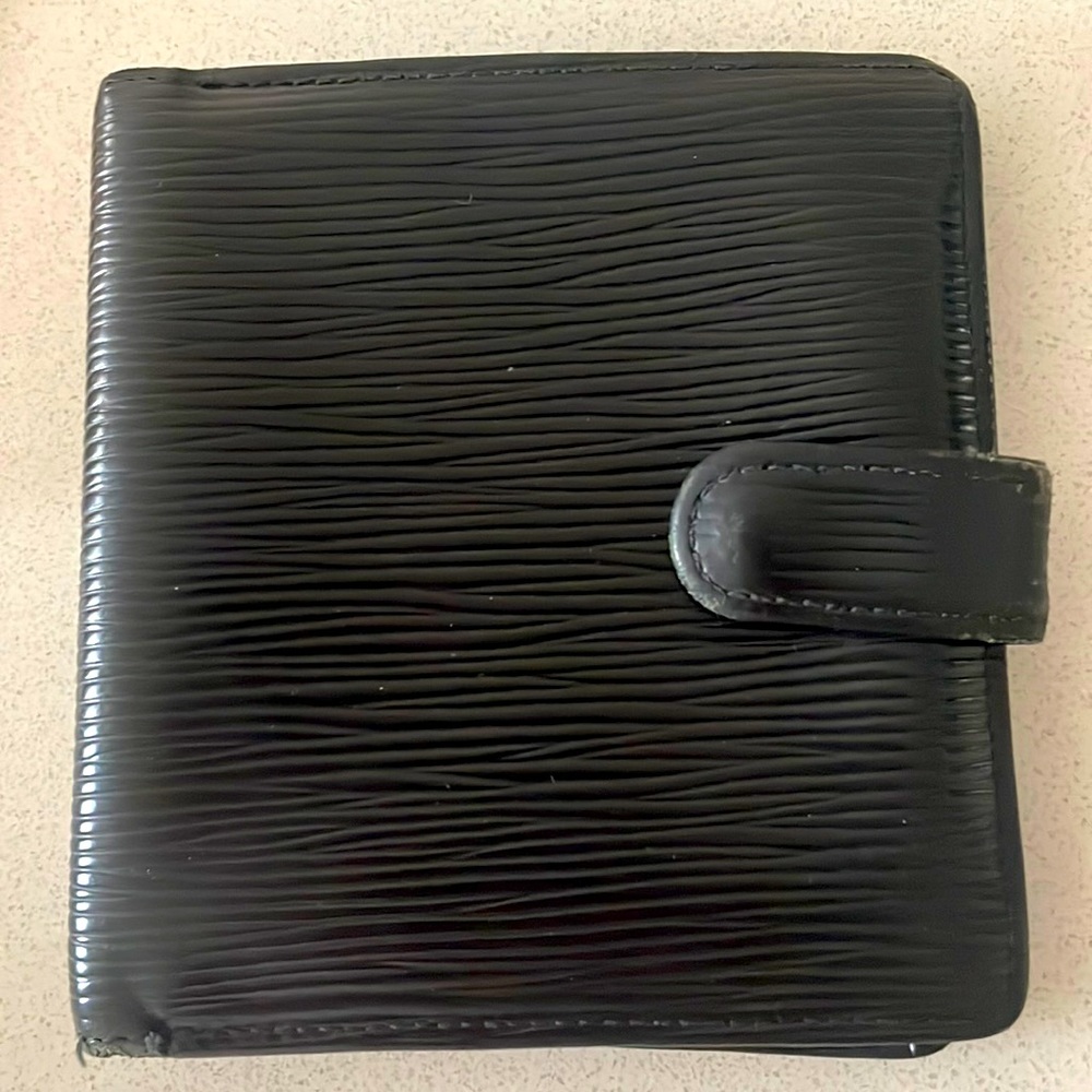 Louis Vuitton epi wallet